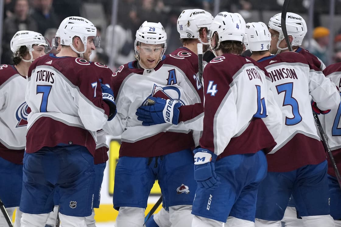 Avalanche mackinnon hart trophy nhl