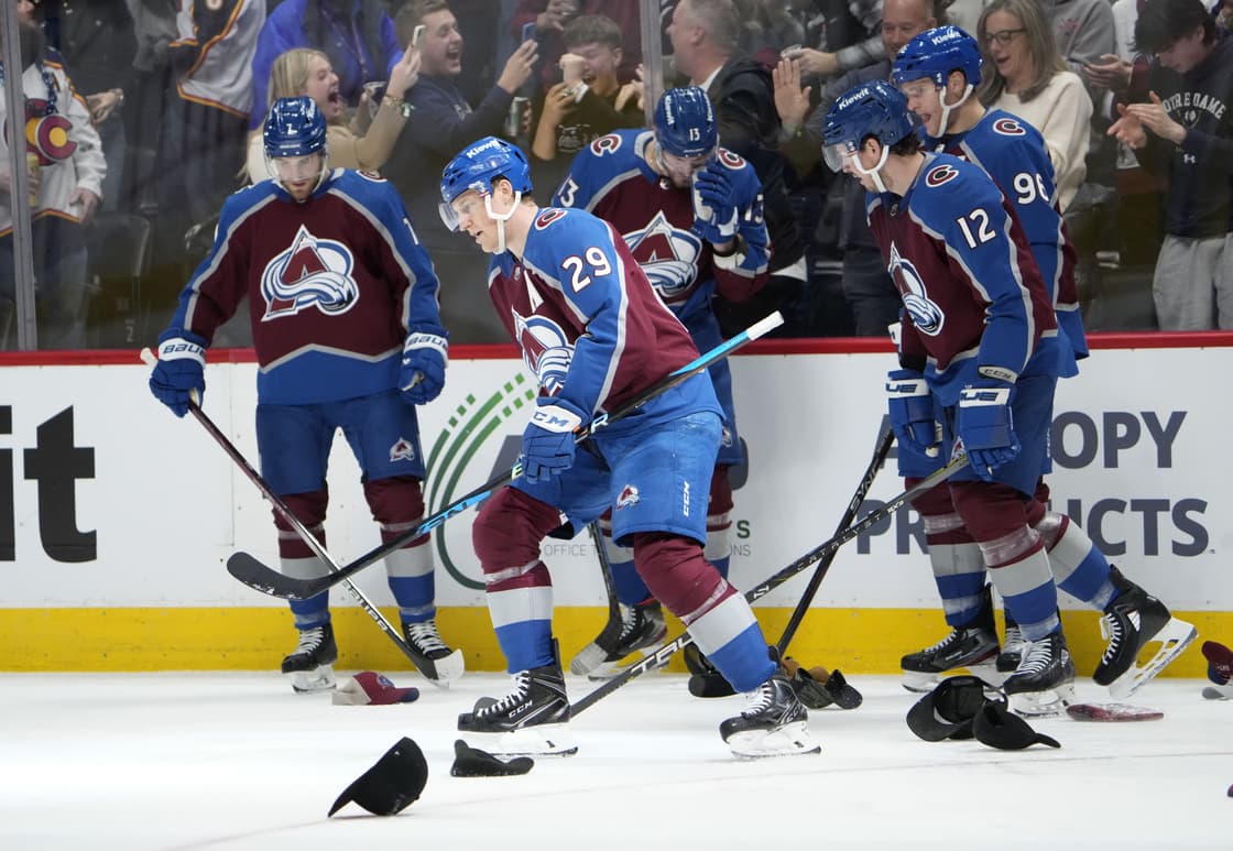 Avalanche mackinnon nhl